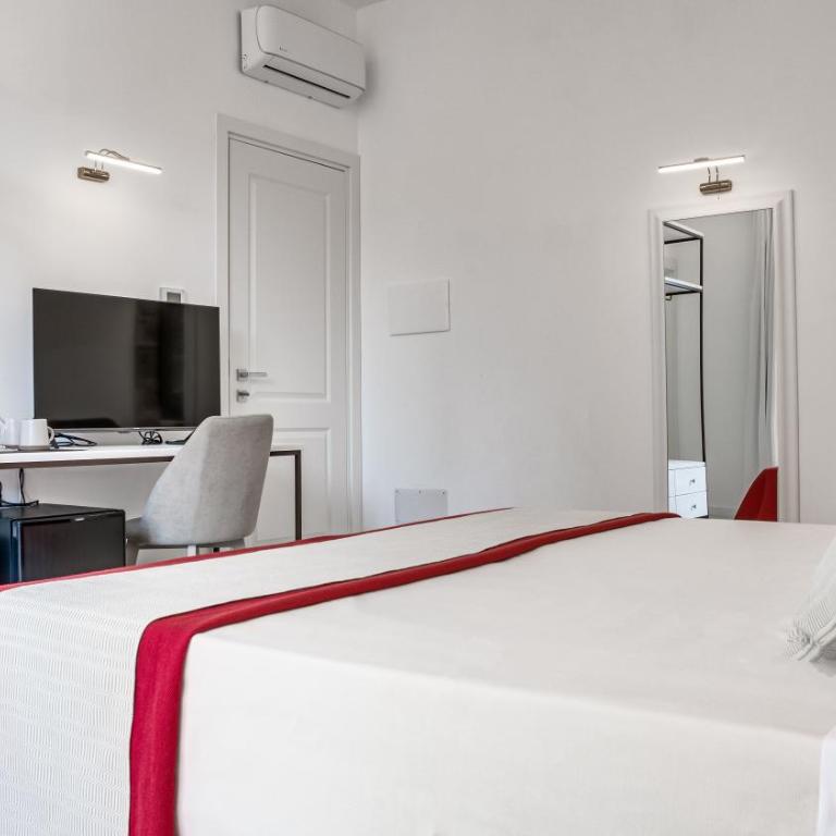 Kalista - Suite with Hot Tub - 12