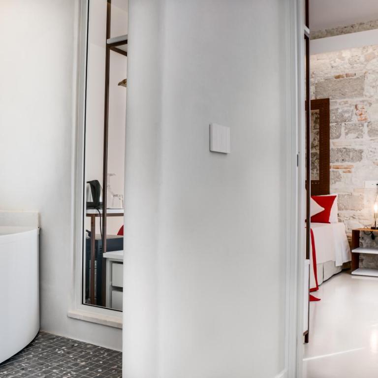Kalista - Suite with Hot Tub - 22