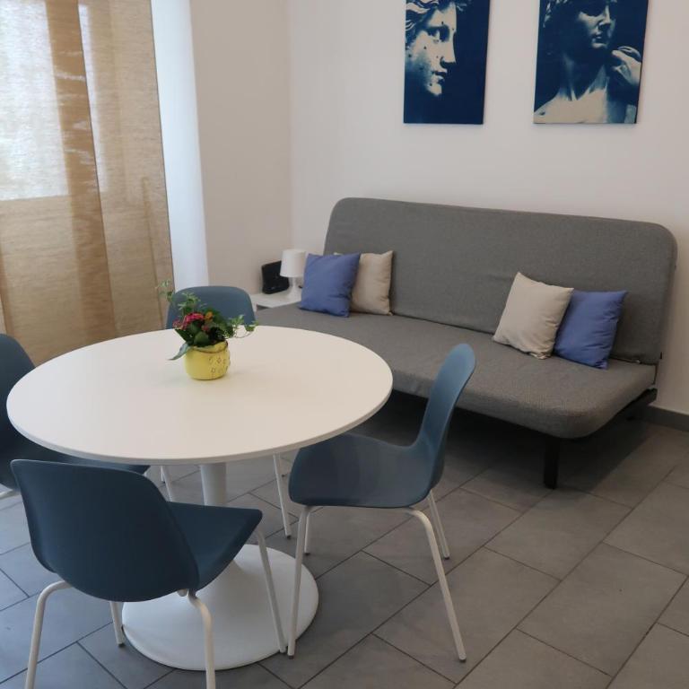 Blue Apartment - One-Bedroom Apartment - 2