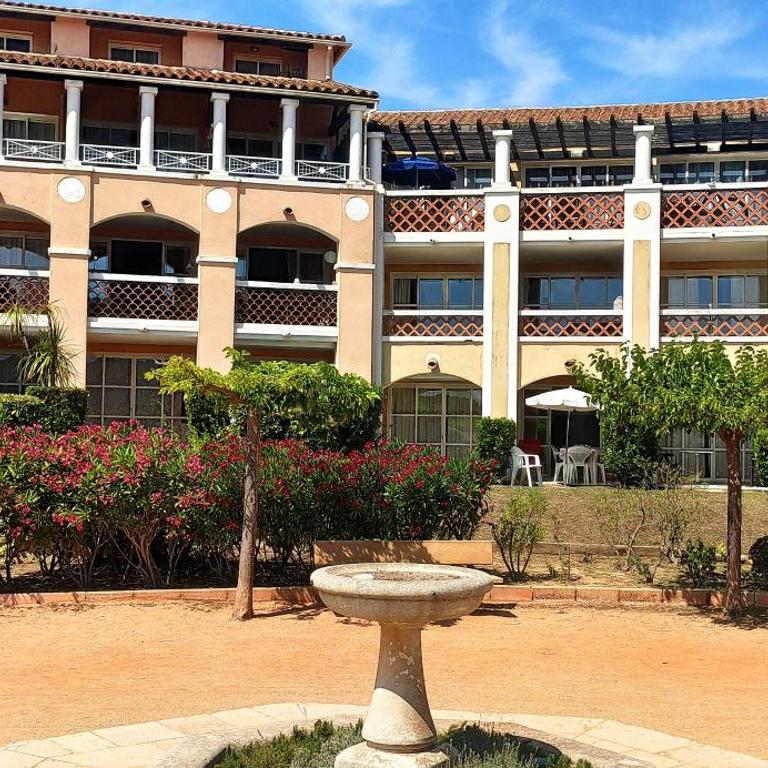 Cap Esterel, quartier Belvédère 2p meublé tourisme 3 étoiles climatisé Rez-de-Jardin, Vue Mer, WIFI, Piscine et Parking inclus - Appartement - Vue sur Mer - 12