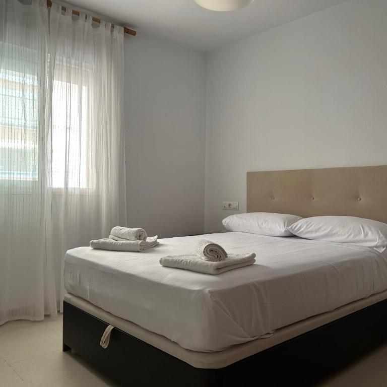 Garden Teatinos, apartamento con piscina, aparcamiento y AC - Two-Bedroom Apartment - 5