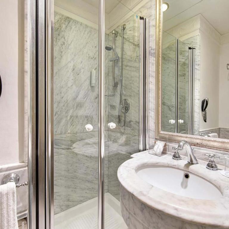 BB Hotels Smarthotel Bailey's - Camera Matrimoniale Economy Piccola - 6