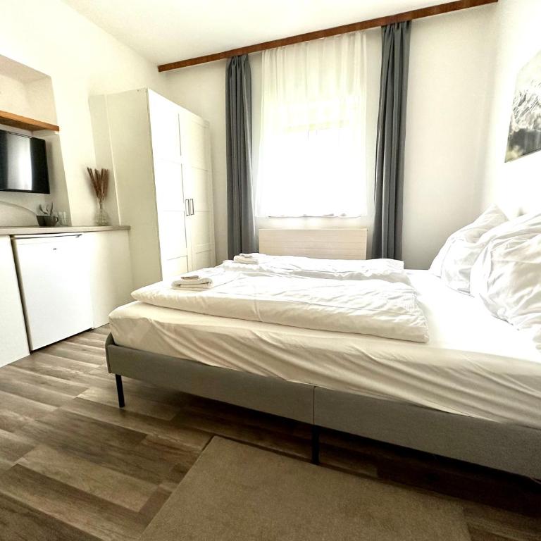 SmartRooms24 - Standard Zimmer mit Queensize-Bett - 4