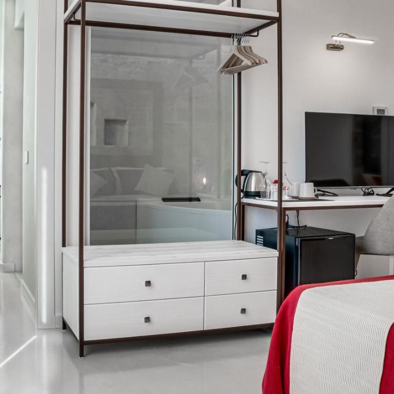 Kalista - Suite with Hot Tub - 26