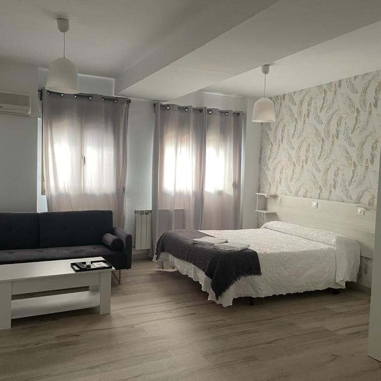 Hostal Plaza de Italia - Habitación Triple Superior - 1