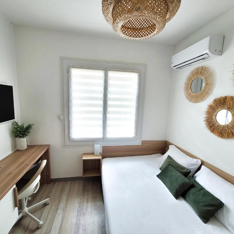 Chambre climatisée lit double dans villa - Proche Centre Tramway - Chambre Double avec Salle de Bains Commune - 2
