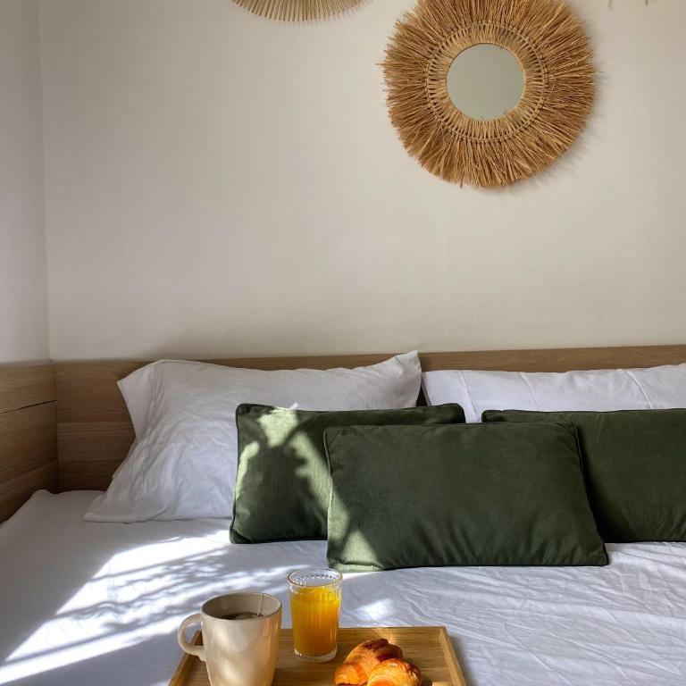 Chambre climatisée lit double dans villa - Proche Centre Tramway - Chambre Double avec Salle de Bains Commune - 9