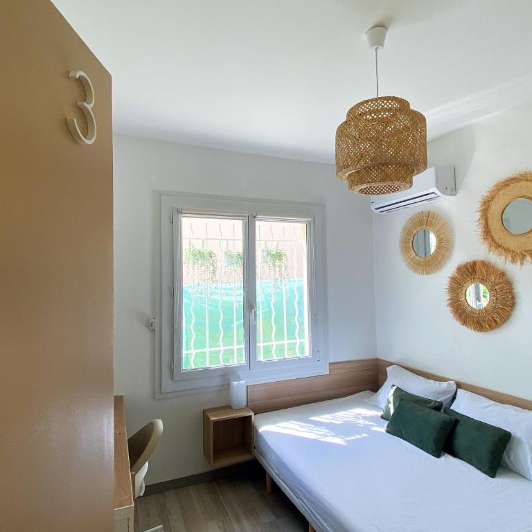 Chambre climatisée lit double dans villa - Proche Centre Tramway - Chambre Double avec Salle de Bains Commune - 5