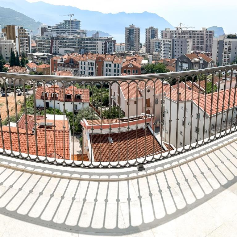Hotel Pima Budva - Standardna Dvokrevetna Soba sa Bračnim Krevetom/Zasebnim Krevetima i Balkonom - 3