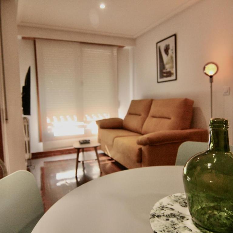 1E.Tranquilo y soleado en la Plaza de las Mercedes - Apartamento de 1 dormitorio - 2