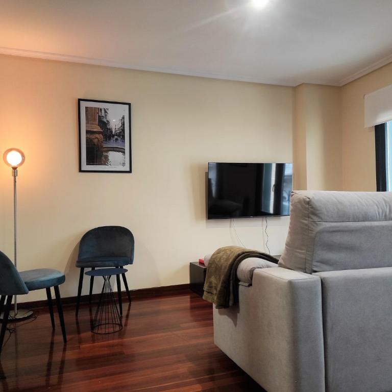 2A. Dos dormitorios y balcones en el casco viejo. - Apartamento de 2 dormitorios - 4