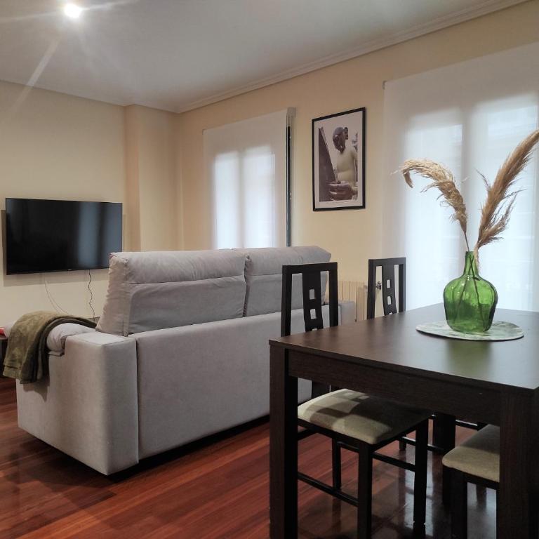 2A. Dos dormitorios y balcones en el casco viejo. - Apartamento de 2 dormitorios - 1