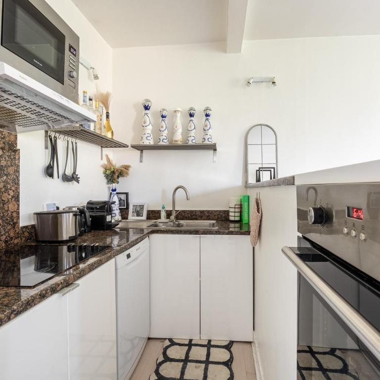 In front of The Sacre Cœur - 2 bedrooms with elevator - Appartement 2 Chambres - 11