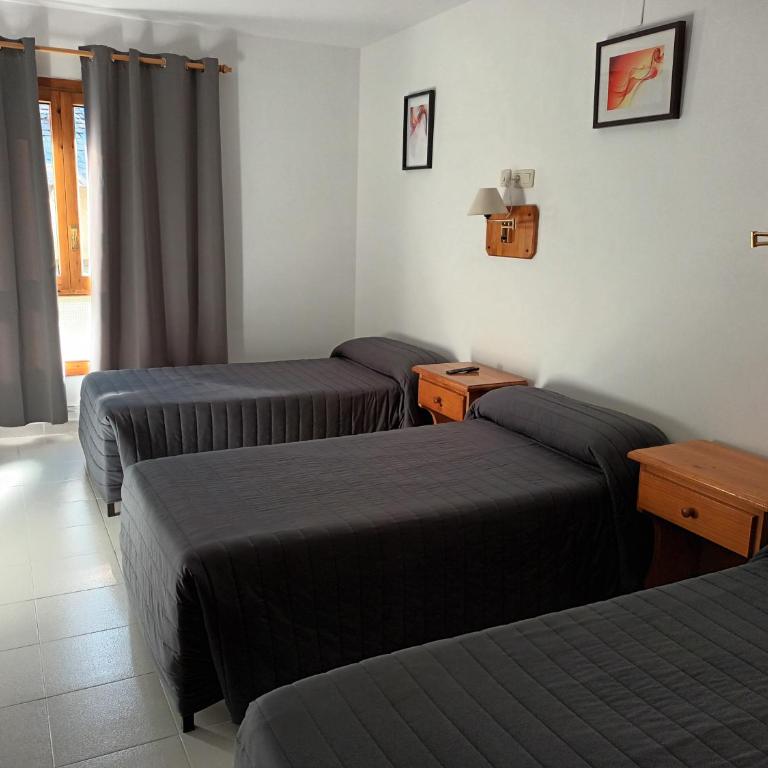 HOTEL FAMILIAR MAXIMINA - Comfort Dreibettzimmer mit Dusche - 3