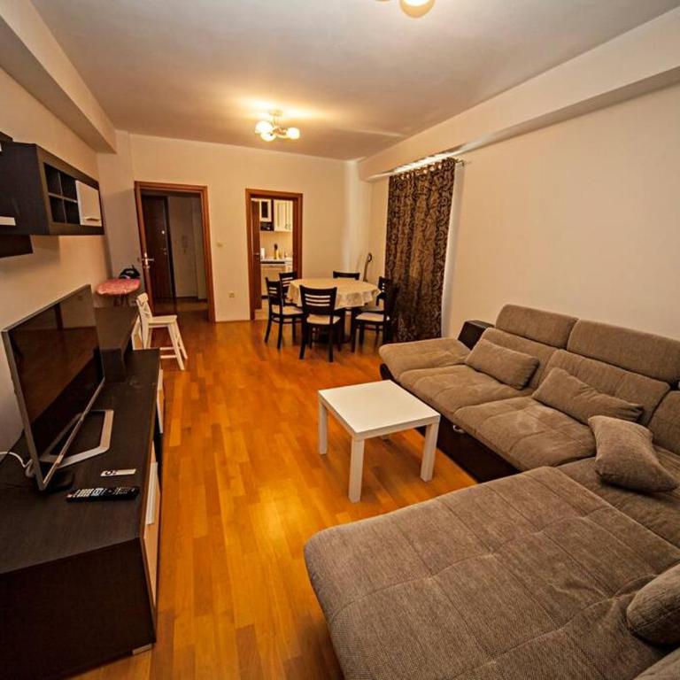 Lovely 2-bedroom condo with private garage - Two-Bedroom Apartment - 3