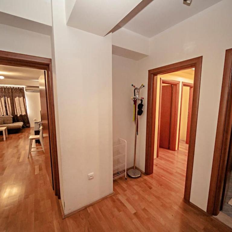 Lovely 2-bedroom condo with private garage - Two-Bedroom Apartment - 7
