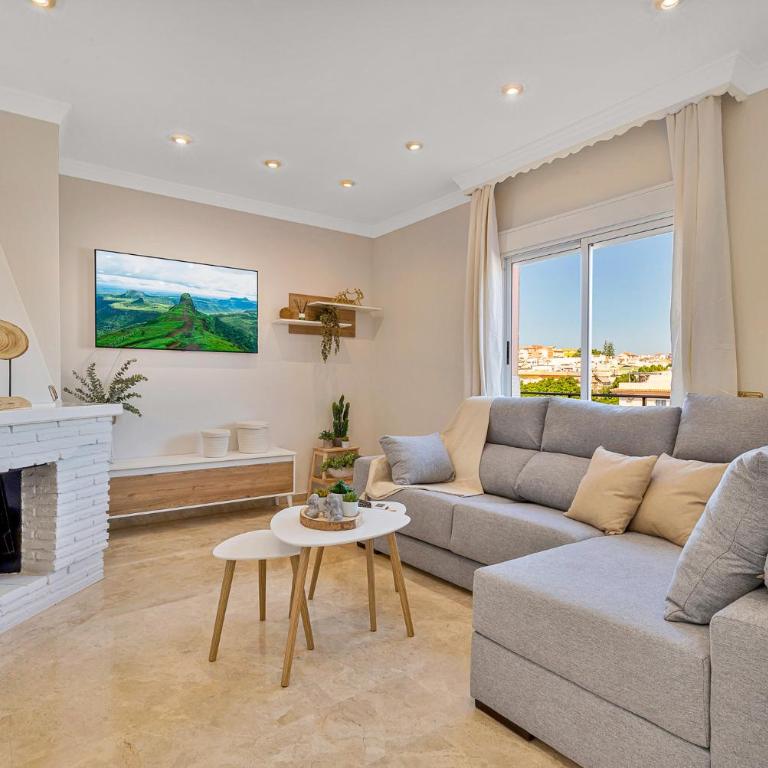 Magnifico atico de 3 dormitorios - Three-Bedroom Apartment - 1