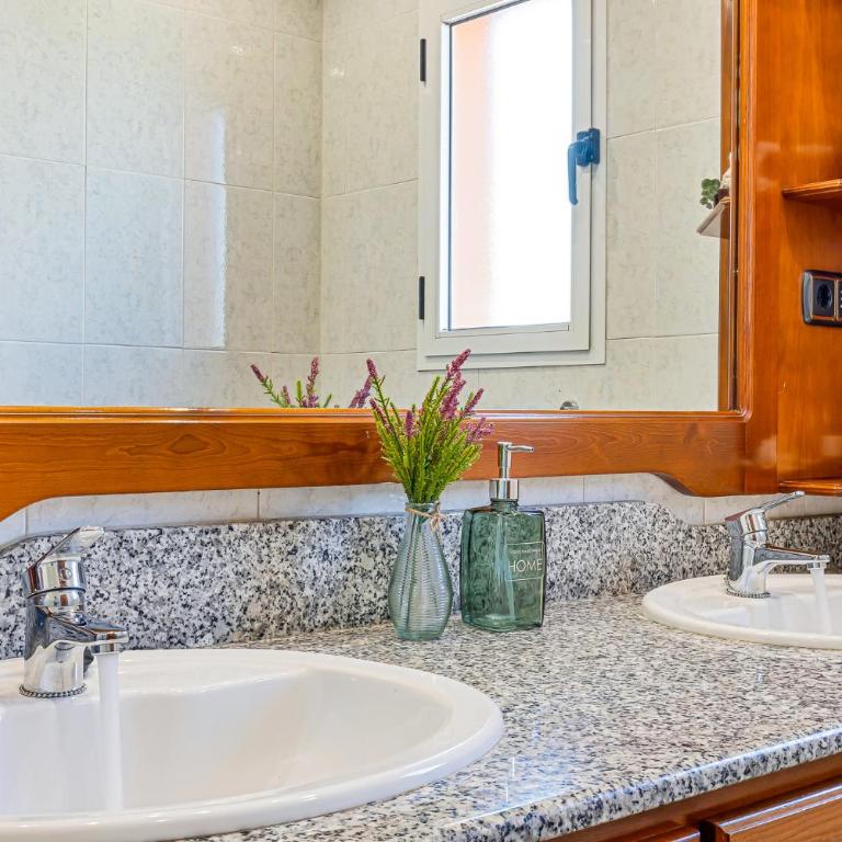 Magnifico atico de 3 dormitorios - Three-Bedroom Apartment - 24