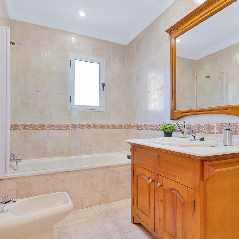 Magnifico atico de 3 dormitorios - Three-Bedroom Apartment - 18