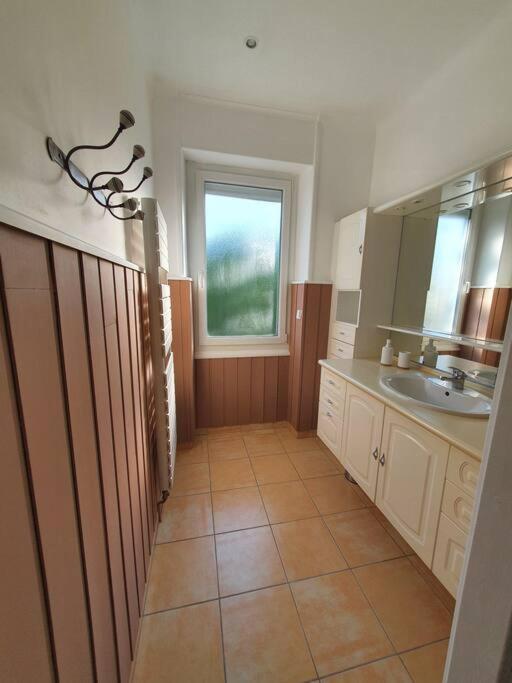 Maison à 400 m du vieux port - Maison 2 Chambres - 17