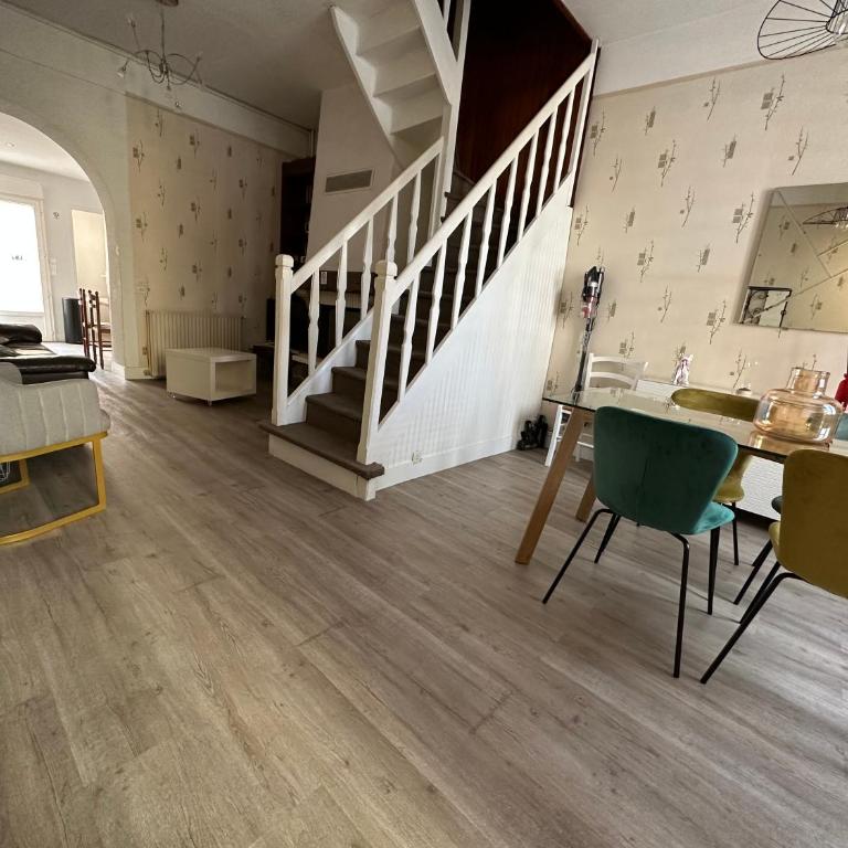 Amiénoise 5 chambres proche Centre Ville - Maison 5 Chambres - 17