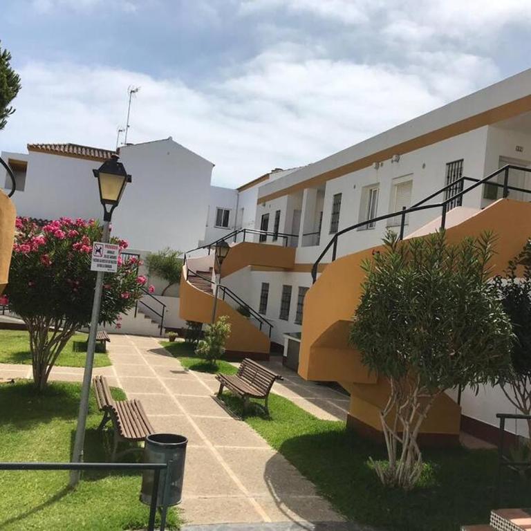 Apartamento con porche y piscina - Apartamento de 2 dormitorios - 9