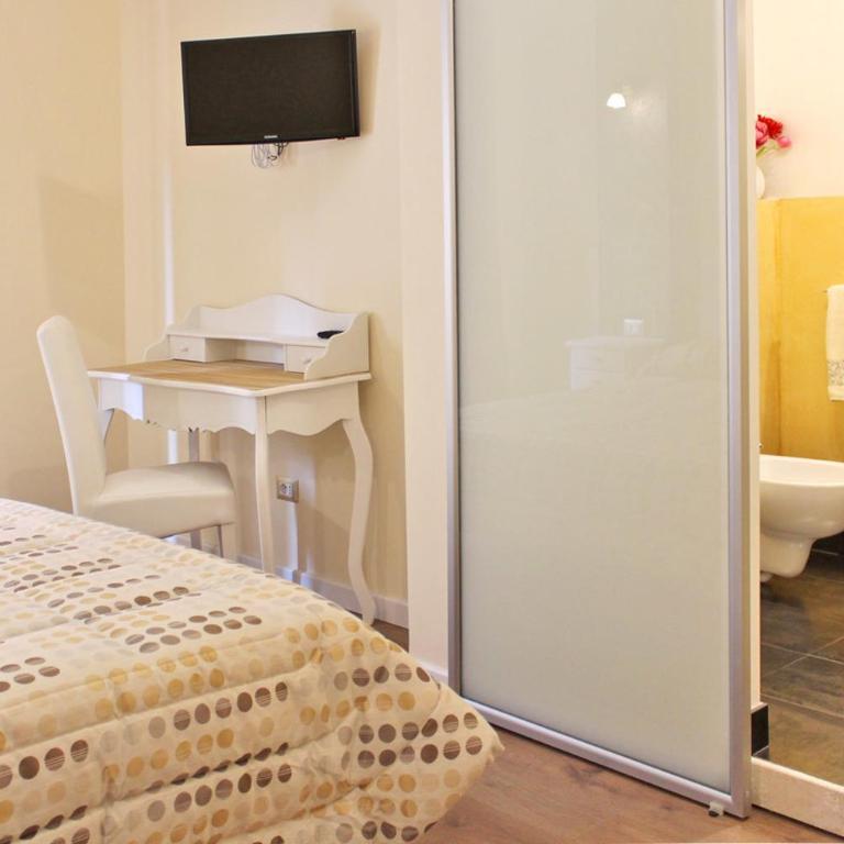 All'Operetta di Cagliari - King Room with Balcony - 9