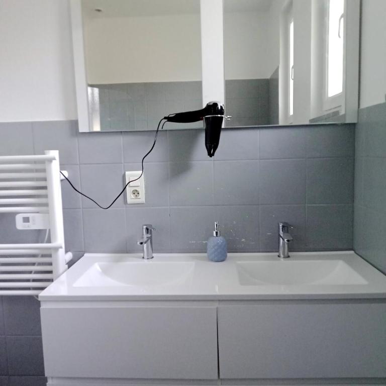 Appartement T3 au 1er étage avec un balcon - Appartement 2 Chambres - 5