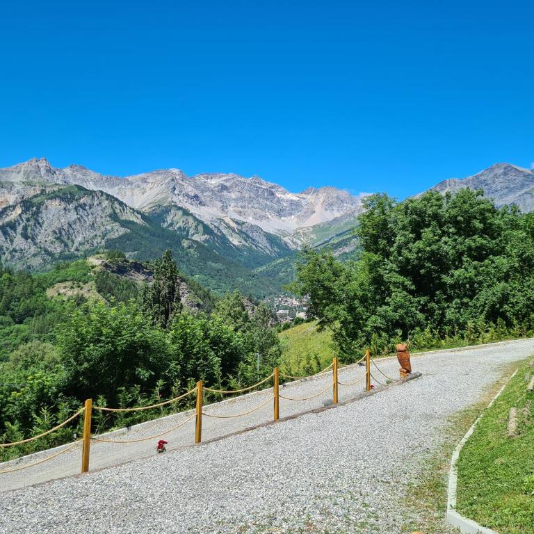 La Maison. Il Nido dell'Aquila - Triple Room with Mountain View - 13
