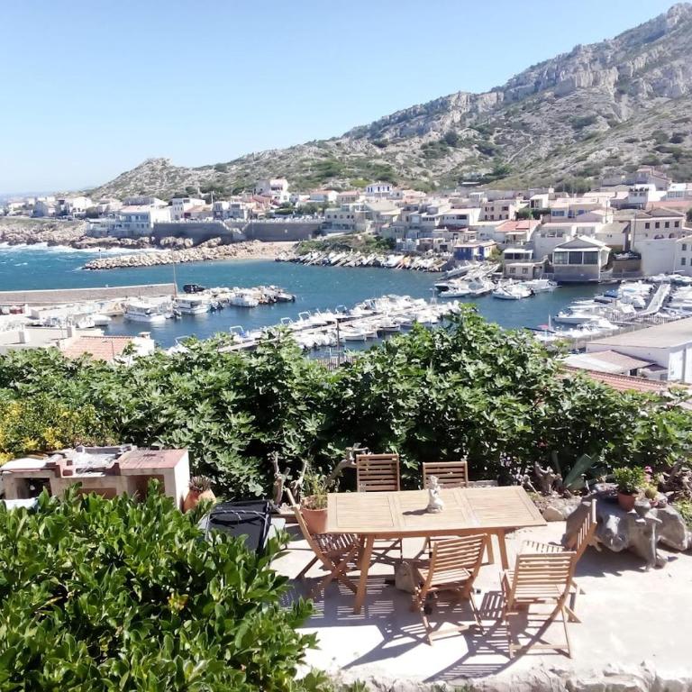 MAISON VUE MAGISTRALE SUR LE PORT ET CALANQUES DES GOUDES MARSEILLE - Three-Bedroom House - 10