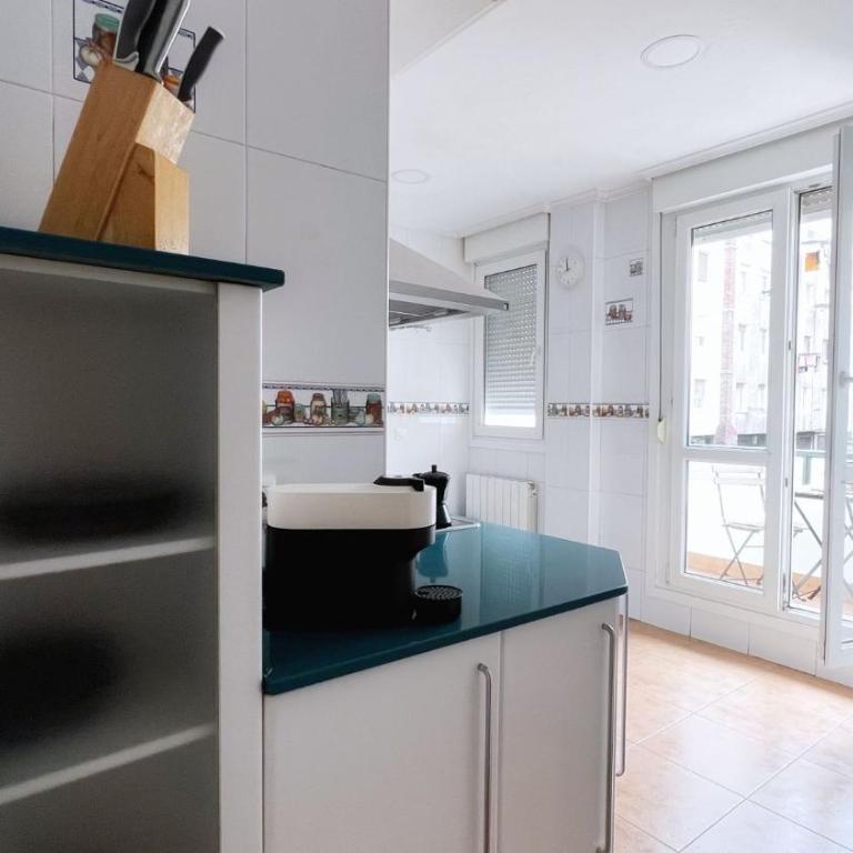 Céntrica y amplia Vivienda Turística con wifi - Apartamento - 5