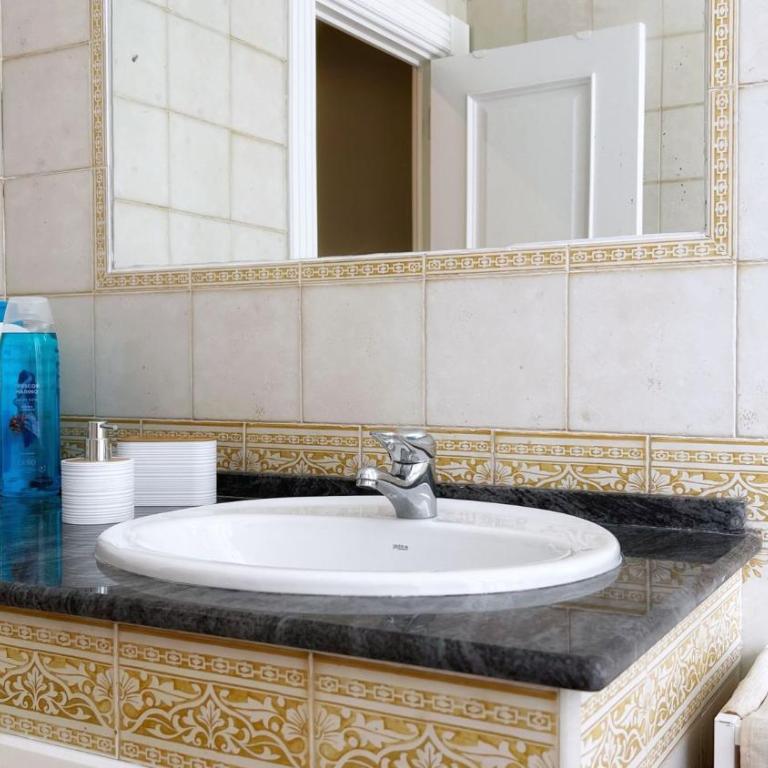 Céntrica y amplia Vivienda Turística con wifi - Apartamento - 11