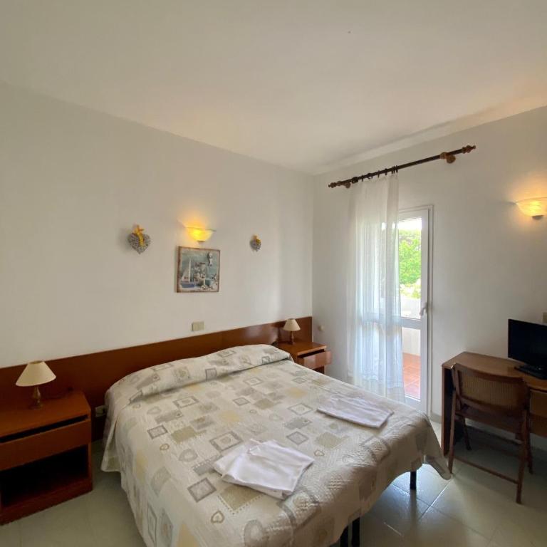 Bed & Breakfast Alex - Camera Matrimoniale con Balcone - 3