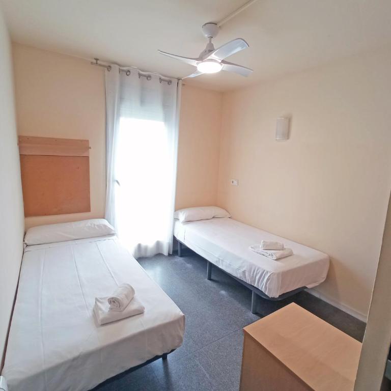 Residencia Universitaria Resa Campus del Mar - Basic Twin Room - 1