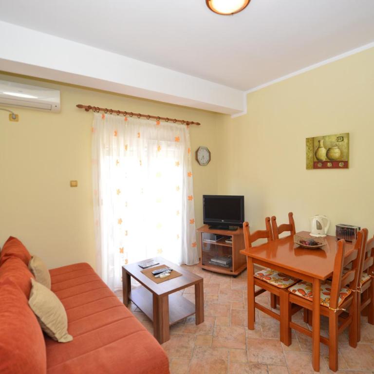 Apartments Popovic 2 - One-Bedroom Apartment with Terrace - 10