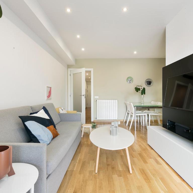Sardenya Apartment by Olala Homes - Family Apartment with Balcony - 11