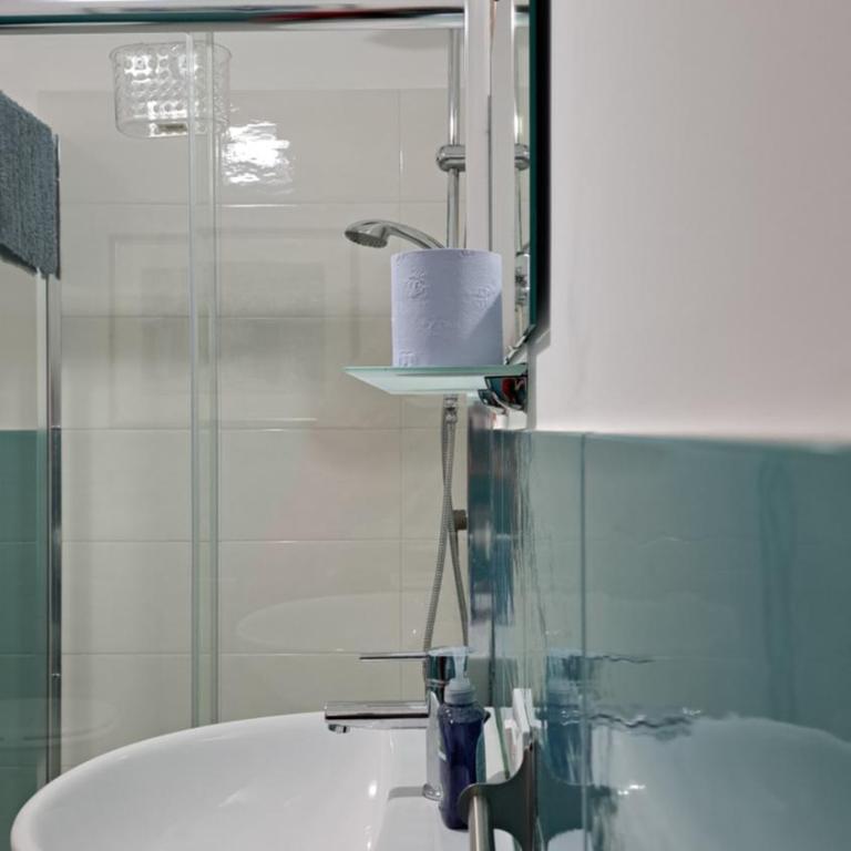 Affittacamere Garibaldi - Camera Matrimoniale con Bagno Privato - 5