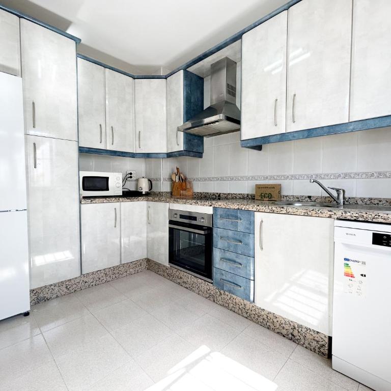 Townhouse with Arabic pool and close to the beach in Estepona - Casa de 3 dormitorios - 47