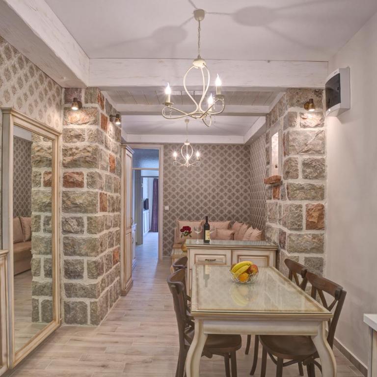 Piazza Apartments 2 - One-Bedroom Apartment - 13