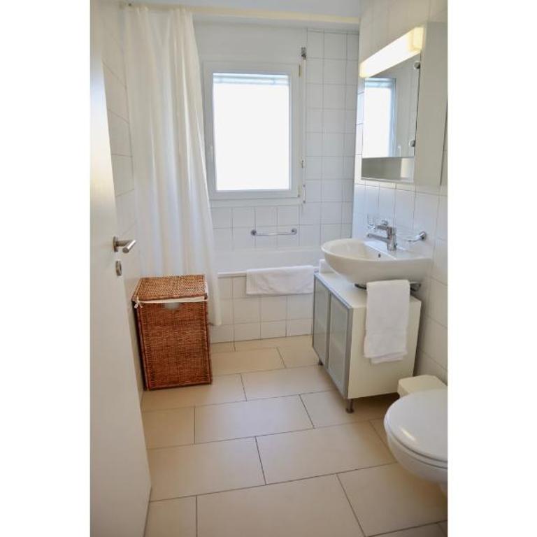 Comfortable, sunny, quiet, good location! - Apartment - 26