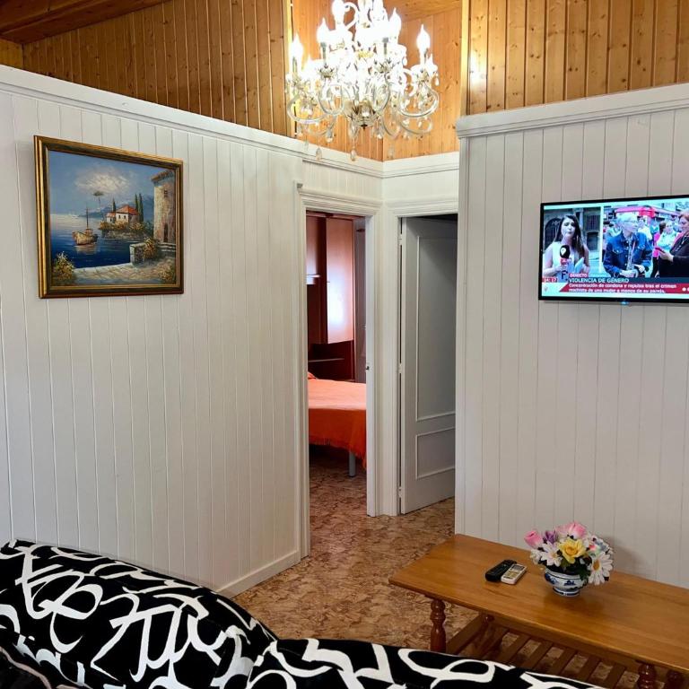 Bungalows & Albergue La Playa - Two-Bedroom Bungalow (1-6 Adults) - 2