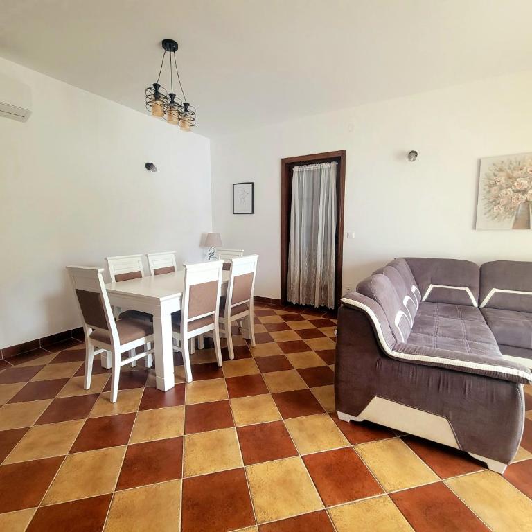 Villa Chantal - Apartment with Balcony - 10