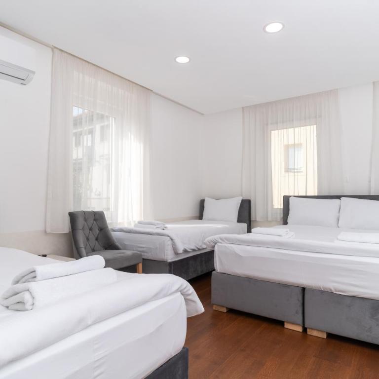 Ornament Hotel and Apartments - Family Studio - 11