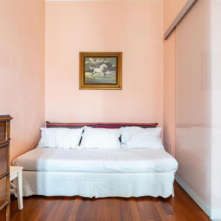 GuestHost - Stibbert & Statuto Elegant Flat with Balcony - Two-Bedroom Apartment - 10