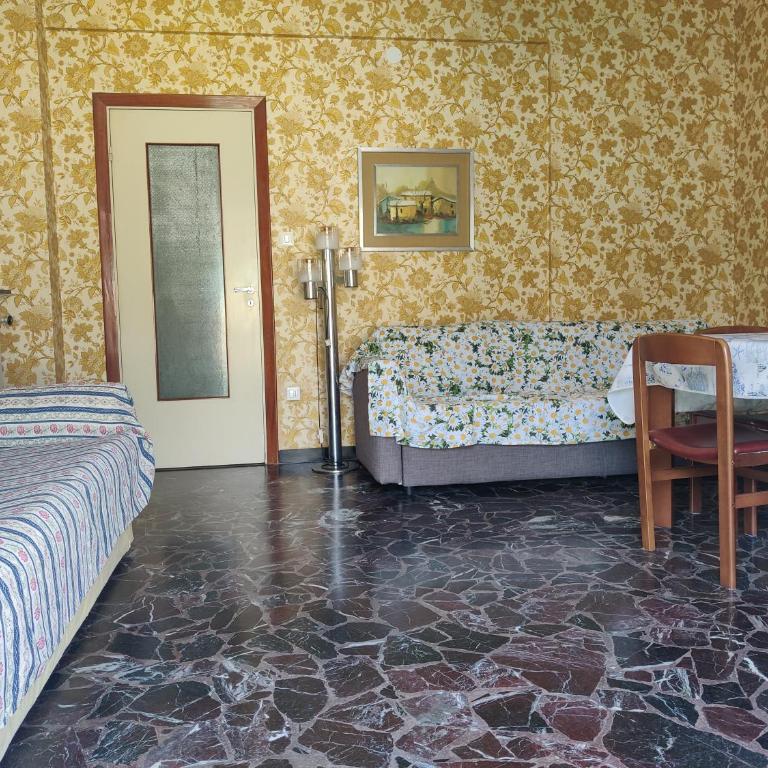 Top-Location-bright-fastWI-FI - Two-Bedroom Apartment - 12