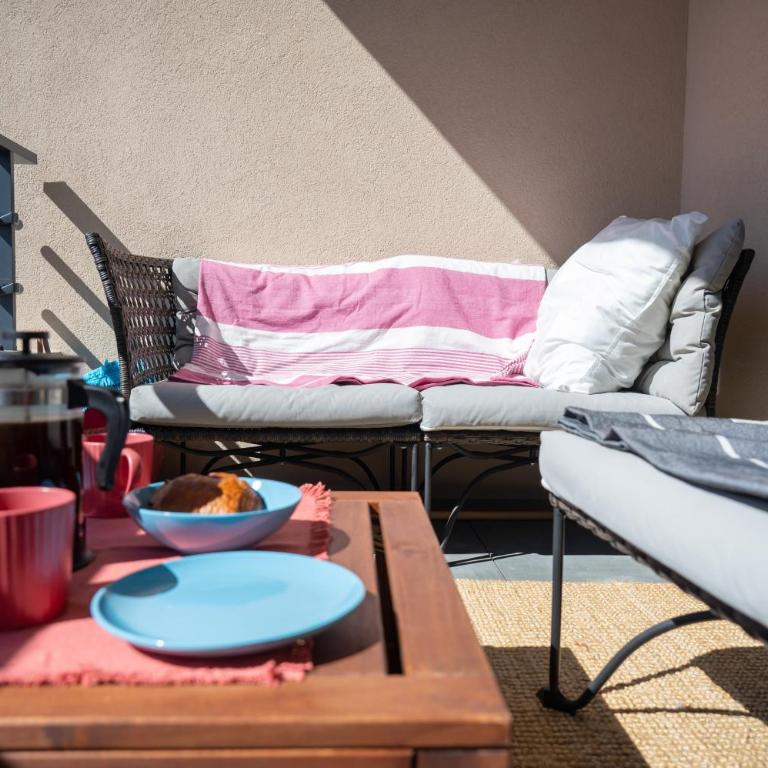 PWS - Sunny modern flat near Juan Les Pins Pinede & beach - Terrace & AC! - Two-Bedroom Apartment - 20