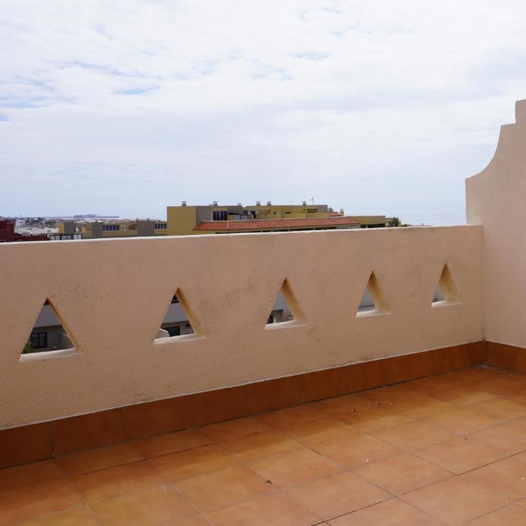 Bright House With Working Space - Three-Bedroom Apartment - 10