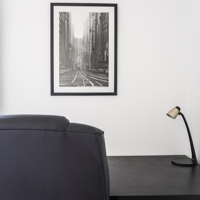 Bright House With Working Space - Three-Bedroom Apartment - 11