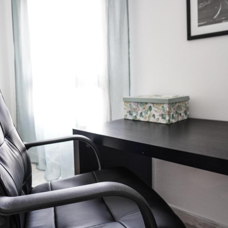 Bright House With Working Space - Three-Bedroom Apartment - 3