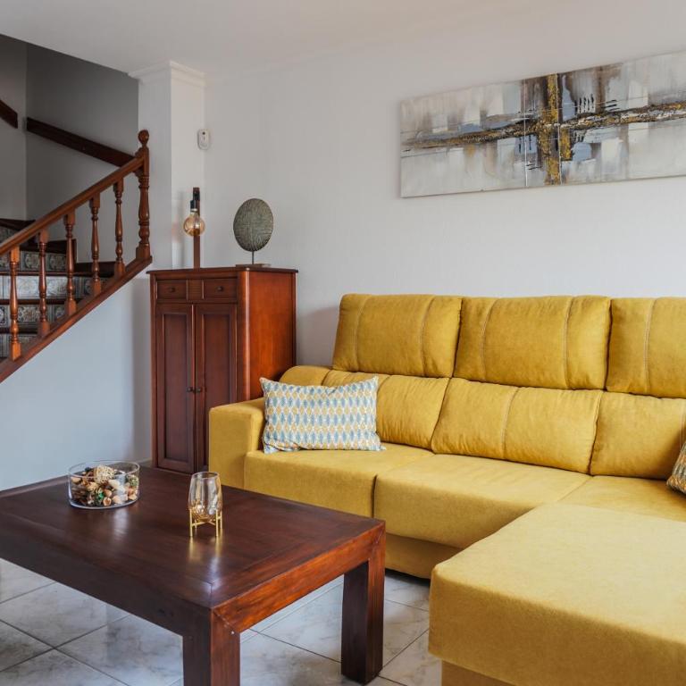 Bright House With Working Space - Three-Bedroom Apartment - 16